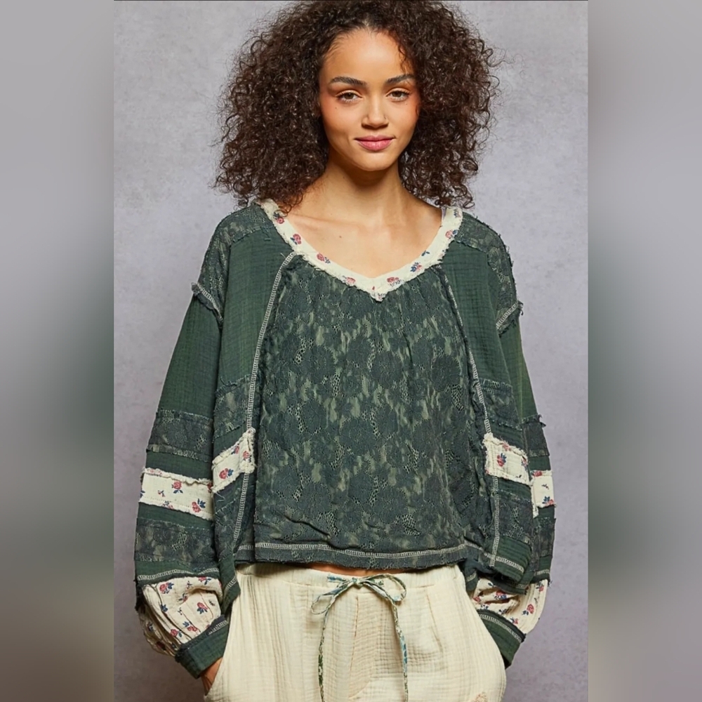 NWOT POL MISSES SZ M Green Lace Floral Patchwork V-Neck Top